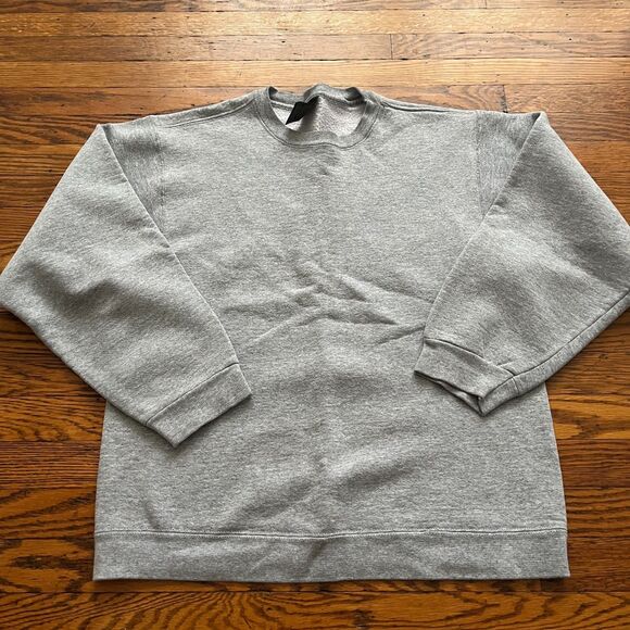 Pluma Outdoors Other - Pluma Outdoors Russell Athletics Men's M Blank Gray Crew Neck Sweatshirt Minimal